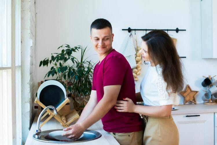 hug from behind meanings